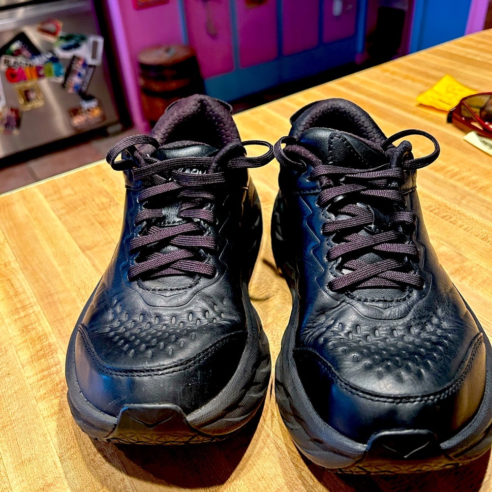 Hoka one one women’s size 6W
